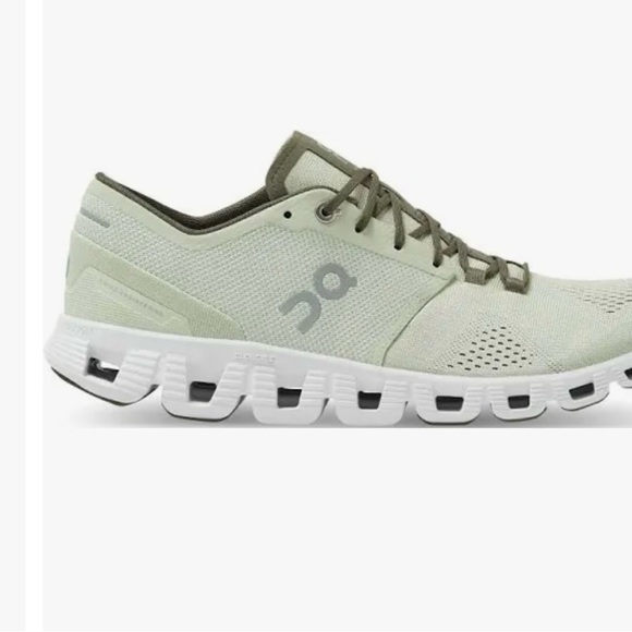 ON Cloud Cloudflow Running Sneaker Shoe Aloe White Womens Designer Trendy Sz 9.5 - Picture 1 of 12